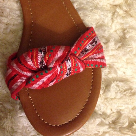 Mossimo red sandals, 8, fits like 9 - Picture 2 of 3