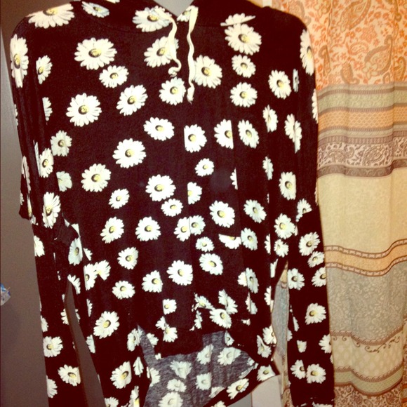 ✨SOLD✨Lightweight Daisy Print Hoodie