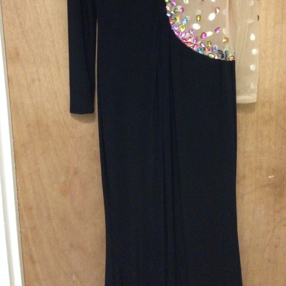 NEVER !! worn Jovani dress & swarovski earrings. - Picture 4 of 4