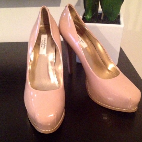 Simply Vera | Vera Wang Pumps | 8.5M