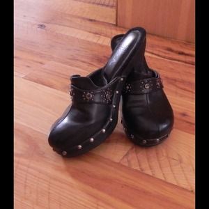 Sbicca clogged heels