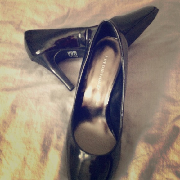Black pumps Size 6