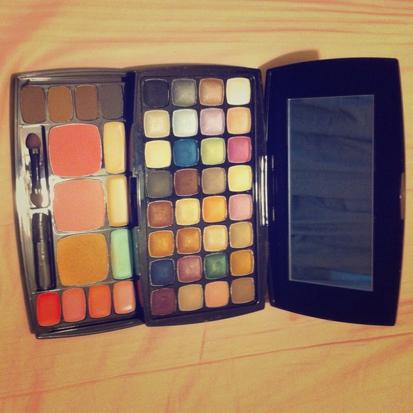 NYX Waiting For Tonight Make Up Palette
