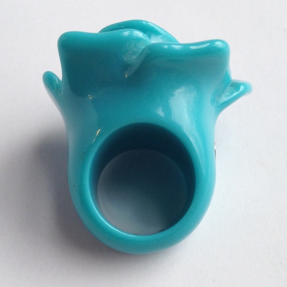 ⭐️Last Chance ⭐️Flower Statement Ring - Picture 3 of 4