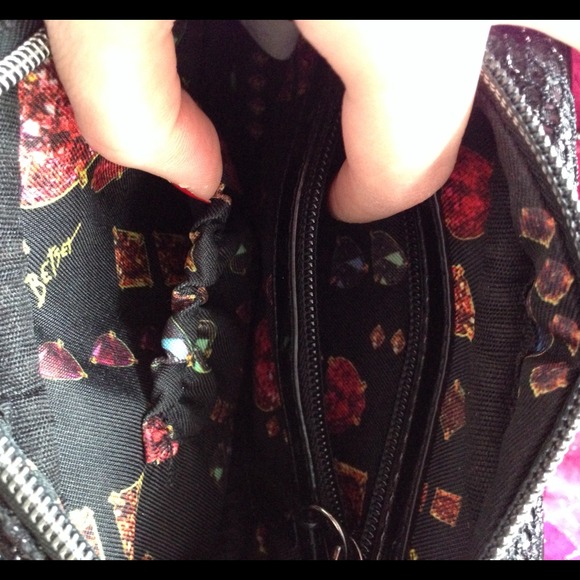 SOLD! 💞Betsey Johnson Heart Crossbody💞 - Picture 3 of 4