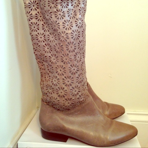 Pour la Victoire boots, reduced🌟