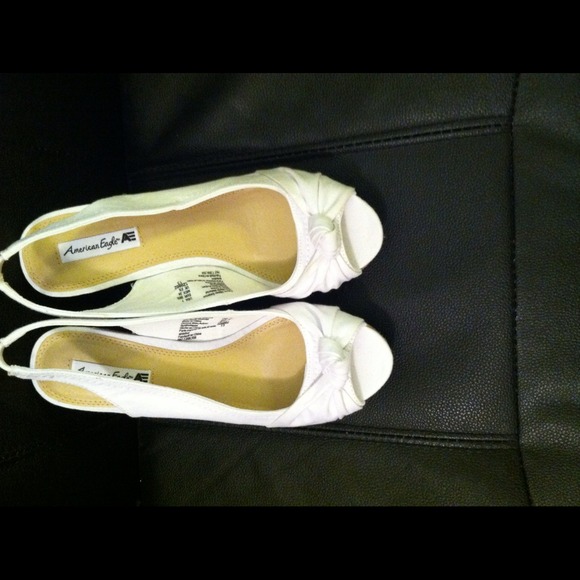 White American eagle size 7 wedges