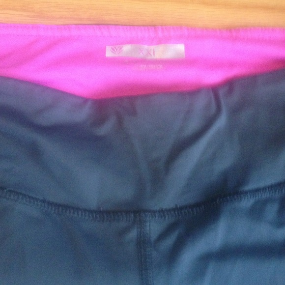 ⛔️SOLD⛔️ RUNNING TIGHTS W/ZIPPERS AT BOTTOM - Picture 2 of 4