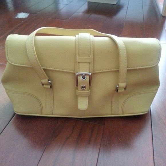 Coach satchel in light yellow leather