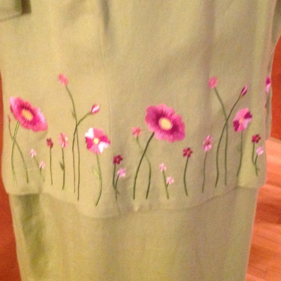 DONATED Beautiful green dress. - Picture 2 of 3