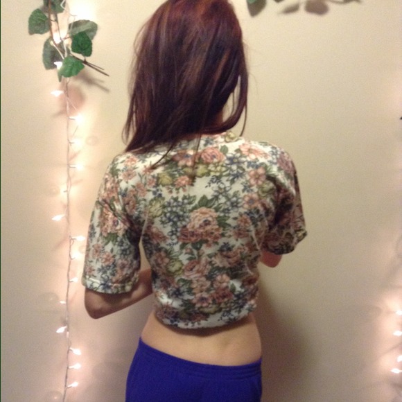 Floral crop top - Picture 2 of 3
