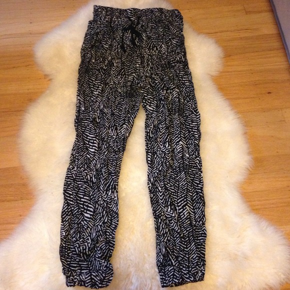 ❌TRADED❌Black and white harem pants - Picture 1 of 2