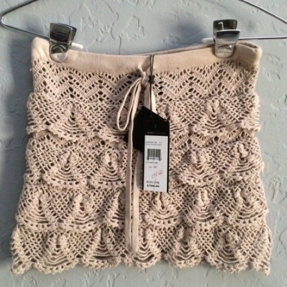 🚫SOLD  BCBGMaxazria crochet skirt - Picture 3 of 3