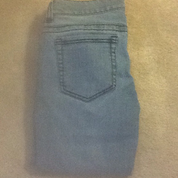 SOLD!!!   Forever21 Skinny Jeans size 27.   

Sold!!