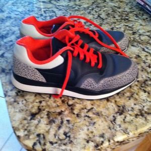 Nike Air Safari 87, Size 7