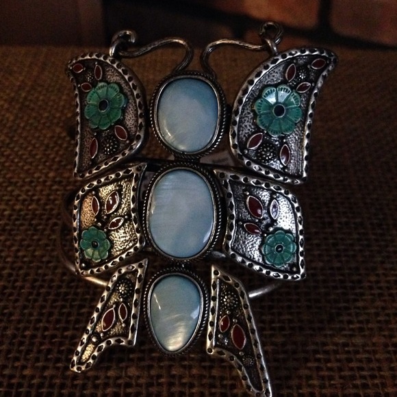 Bracelet - Picture 1 of 3