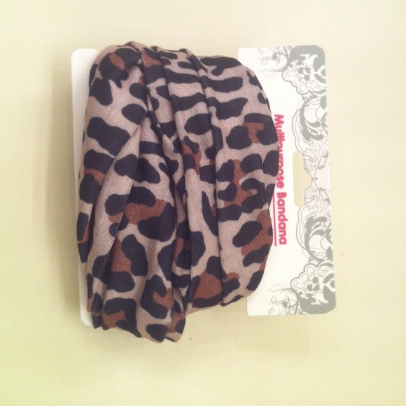 Gift with purchase $15 or more - Picture 3 of 4