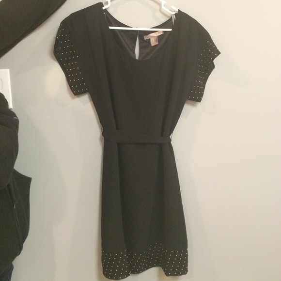 Black short sleeve dress with gold detailing👗