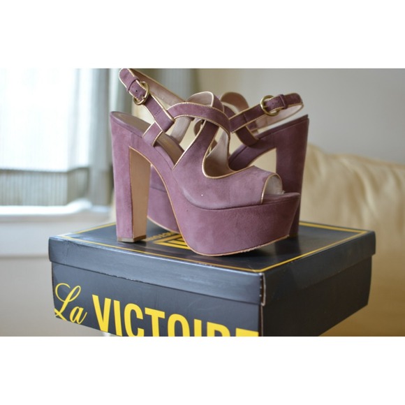 Pour La Victoire Sandals