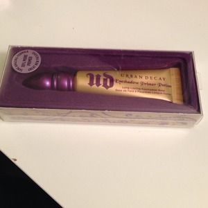 SOLD! Urban decay eye shadow primer in greed