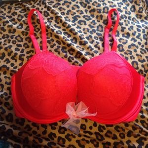 Victoria's Secret bombshell bra