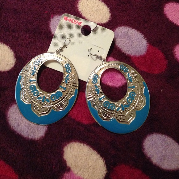 Three pairs of earrings - Picture 3 of 4