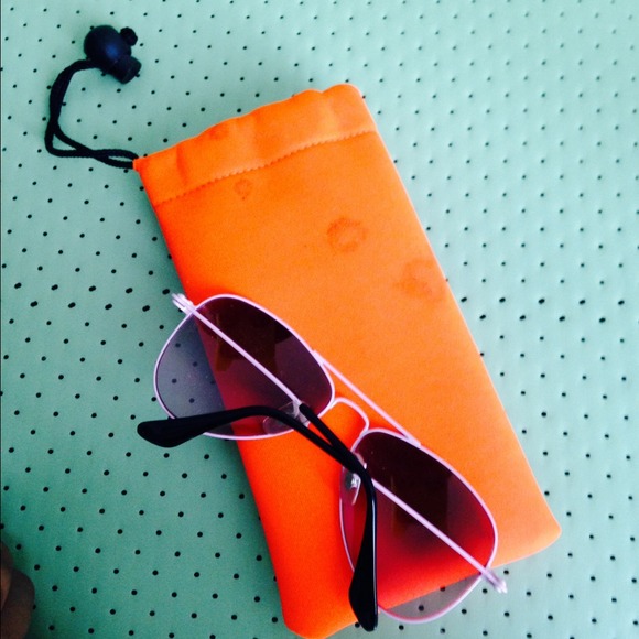 Ray Ban Pink Aviators - Picture 3 of 3