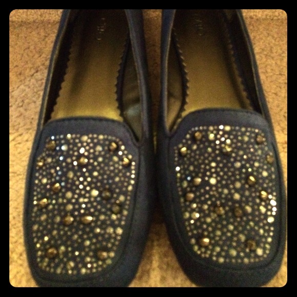 Very cute blue studded flats