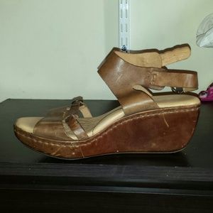 Born sandals