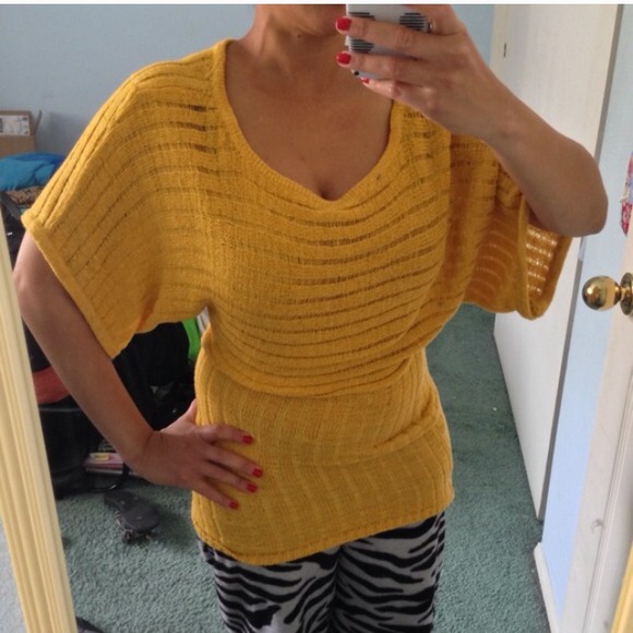 windsor Tops - No trade! Windsor Canary yellow top size xs