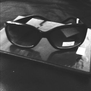 Oscar de La Renta sunglasses