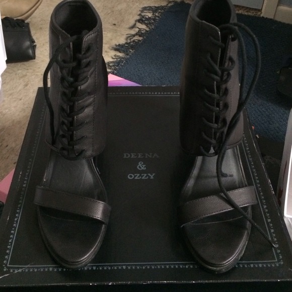 Deena & Ozzy Lace Up Heel - Picture 2 of 3