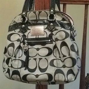 Authentic coach poppy bag