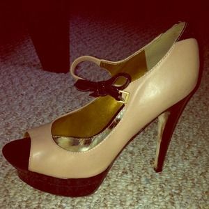 LIKE new Black and Tan Sam Edelman pumps!