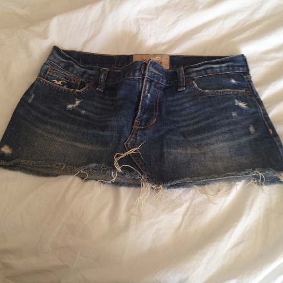 Hollister short destroyed jean skirt