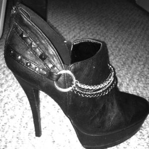 Awesome condition. 6" black bakers booties