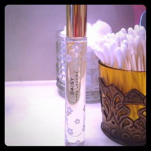 Brand New Marc Jacobs Daisy Roll on Perfume
