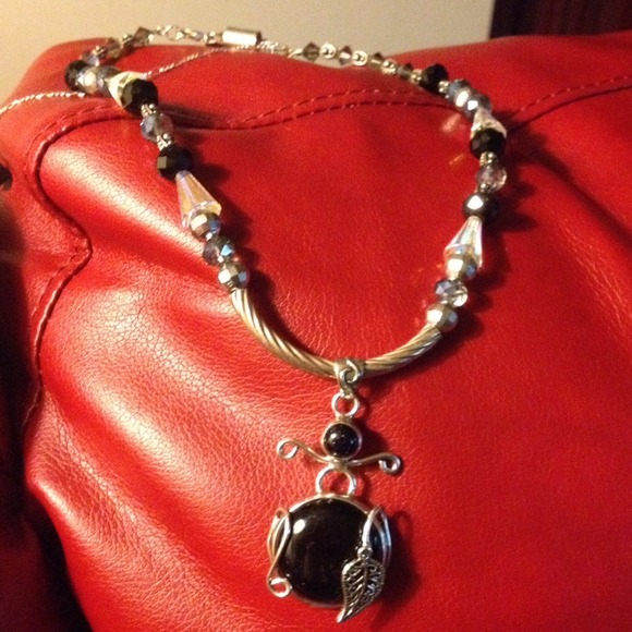 Beautiful hand made necklace. .925 & Swarovski 😘 - Picture 3 of 4