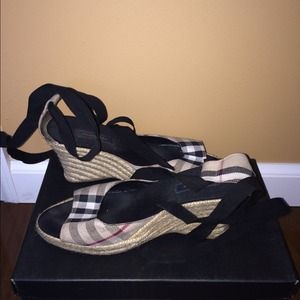 💥Burberry Wedges💥