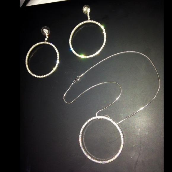 Cubic zirconia circular jewelry set