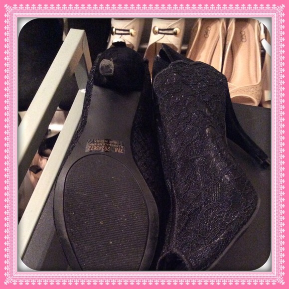 💋💋LACE PEEP-TOE HEELS💋 - Picture 3 of 3