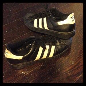 Black Leather ADIDAS sneakers! Size Women: 9.