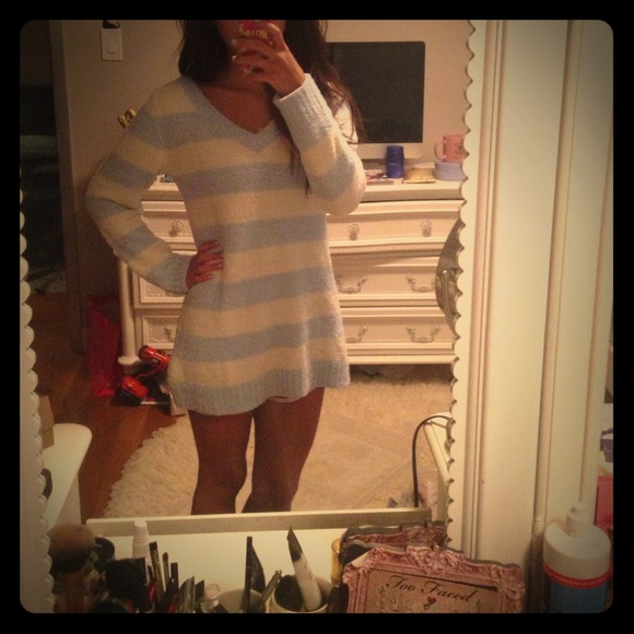 Fuzzy blue and white sweater - Picture 1 of 2