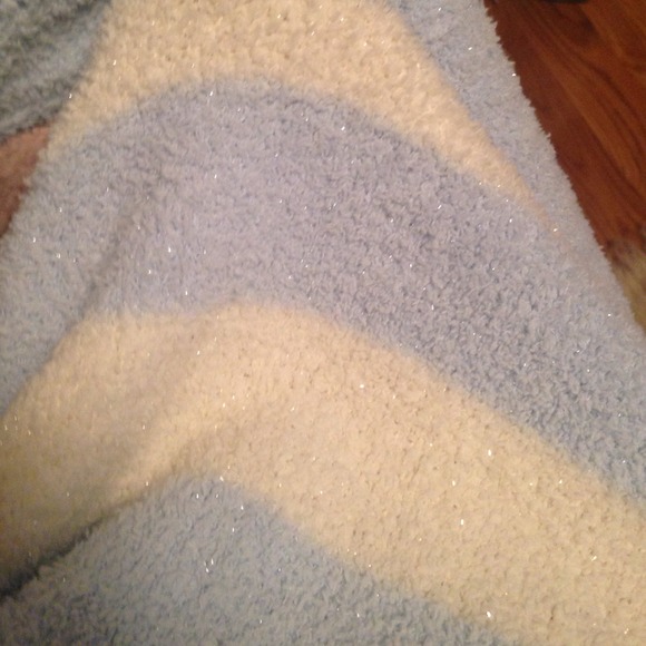 Fuzzy blue and white sweater - Picture 2 of 2