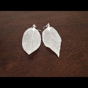 Mark by Avon silver leaf earrings