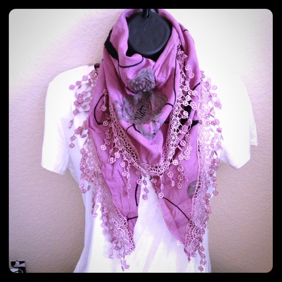 ❤️SOLD❤️ 💥EDITOR'S PICK💥 Old rose laced scarf - Picture 1 of 3