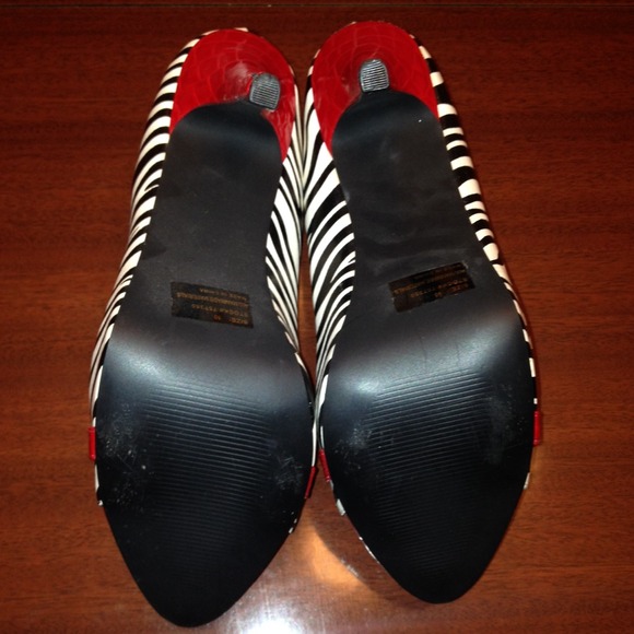❌SOLD❌Zebra Print Heels NWOT - Picture 2 of 2