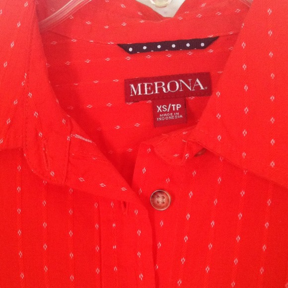 Button up - Picture 2 of 3