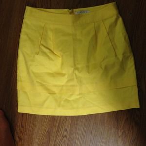 Yellow pencil skirt