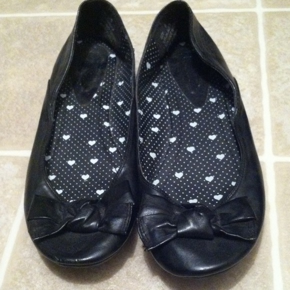 Black bow flats
